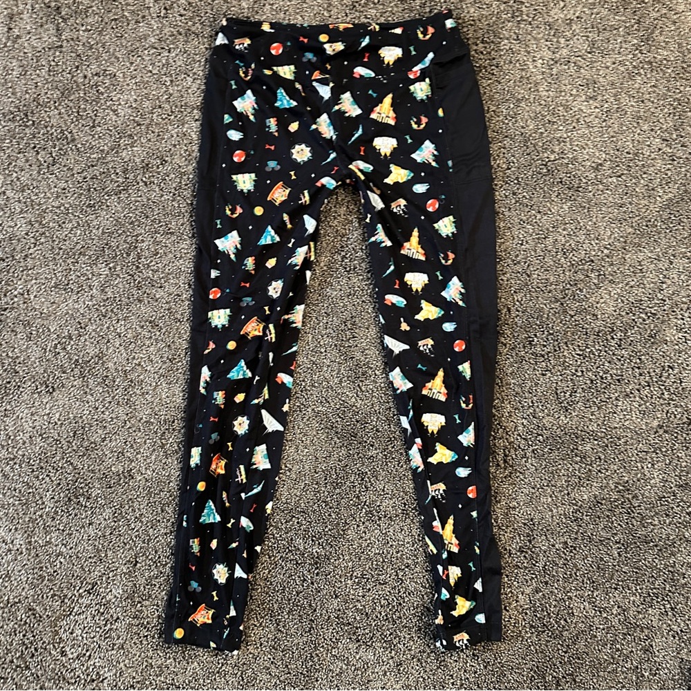 💕 Moving Sale! 💕 
Disney World theme park leggings